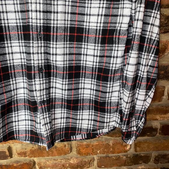 Rue 21 Black Red White Plaid Flannel Long Sleeve Button Down Shirt Size Medium - Picture 3 of 6